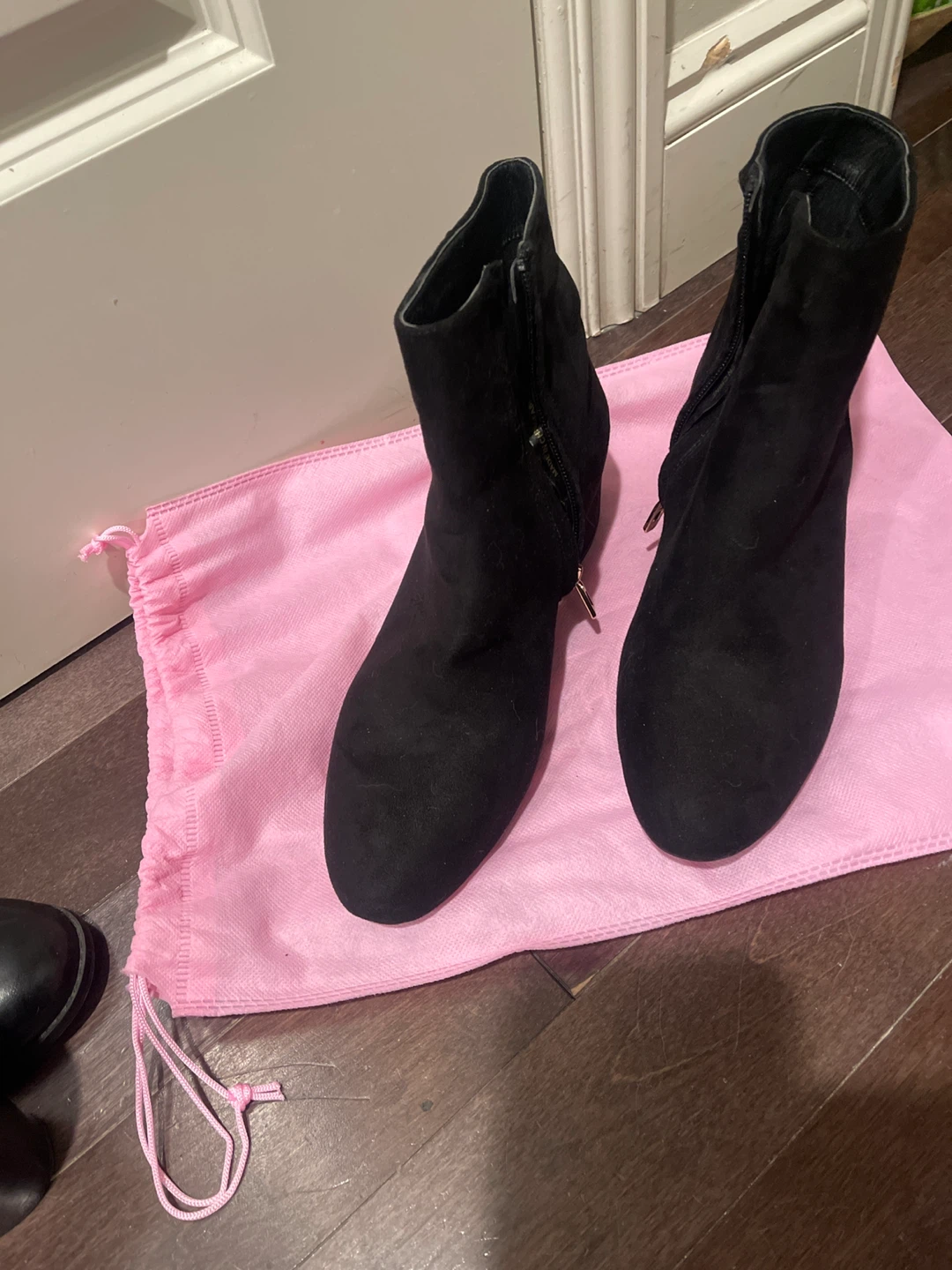 Chelse T. Black Suede Ankle Boots Size 9 - photo 3