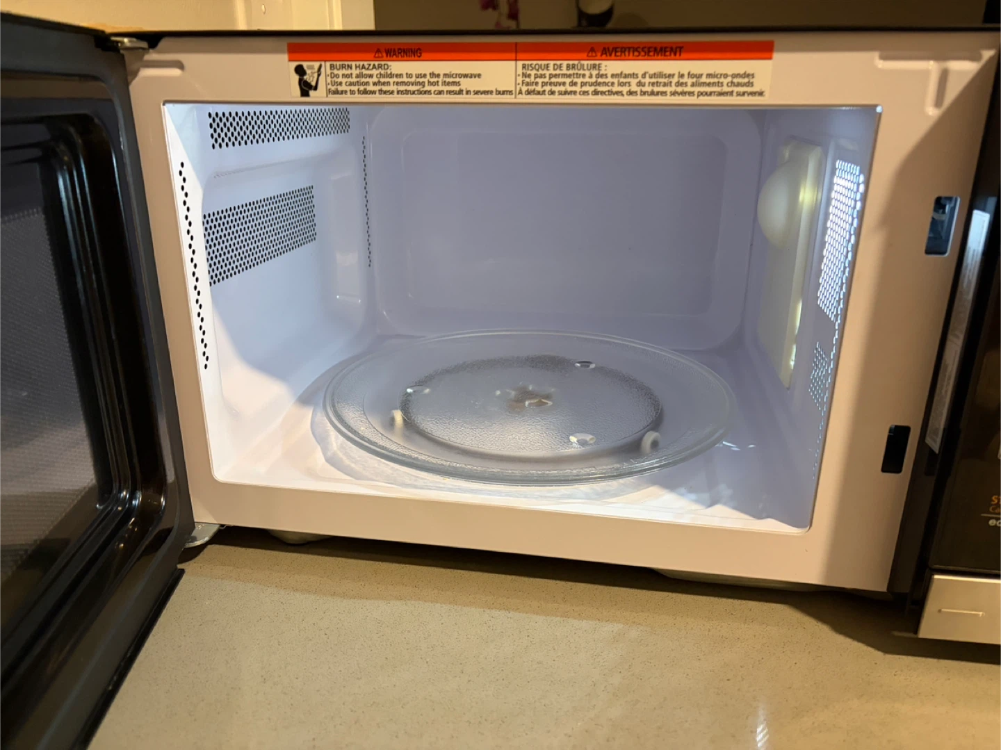Toshiba Countertop Microwave, Stainless Steel, 900W - photo 4