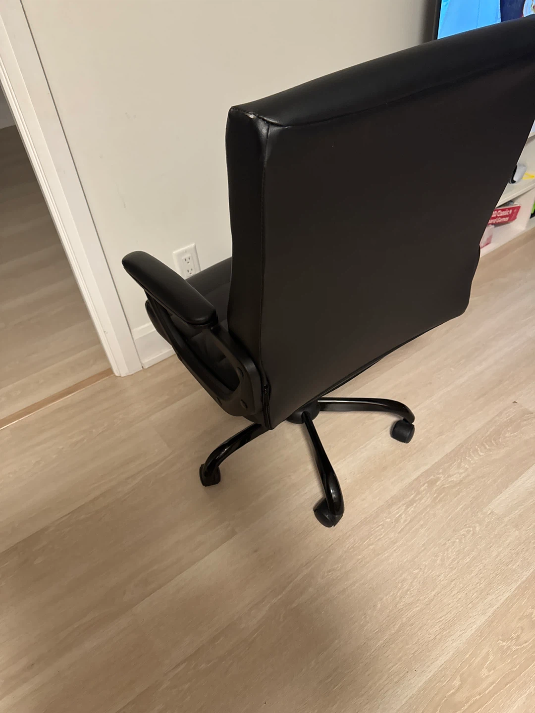 Office chair- Comfortable black swivel office chair - photo 3
