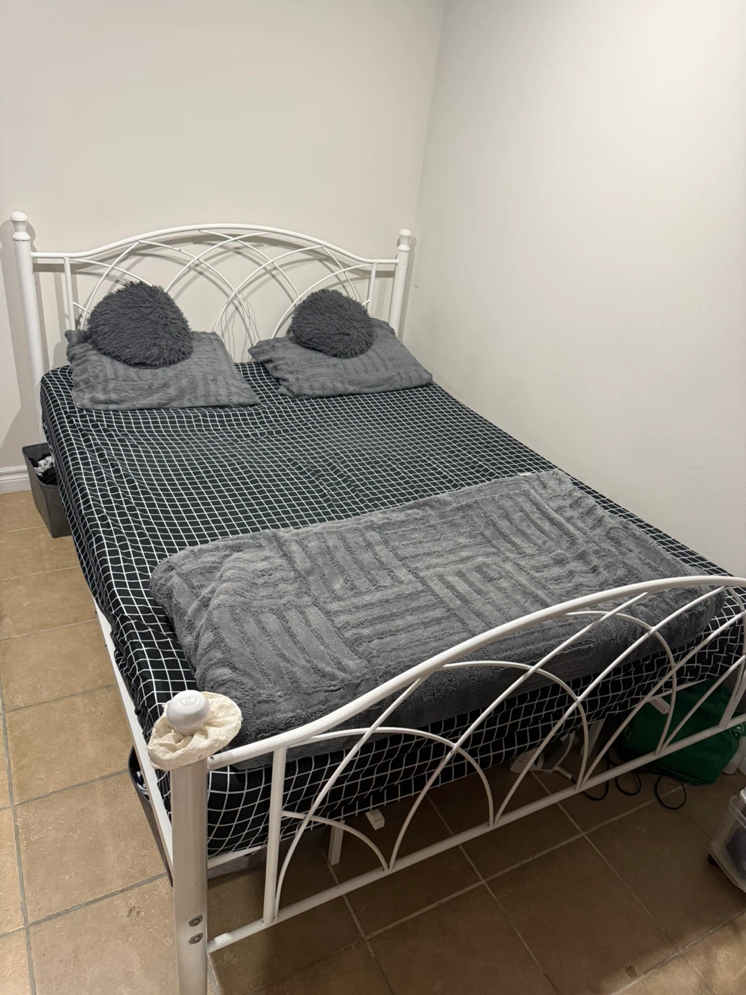 Queen Size White Metal Bed Frame - photo 3