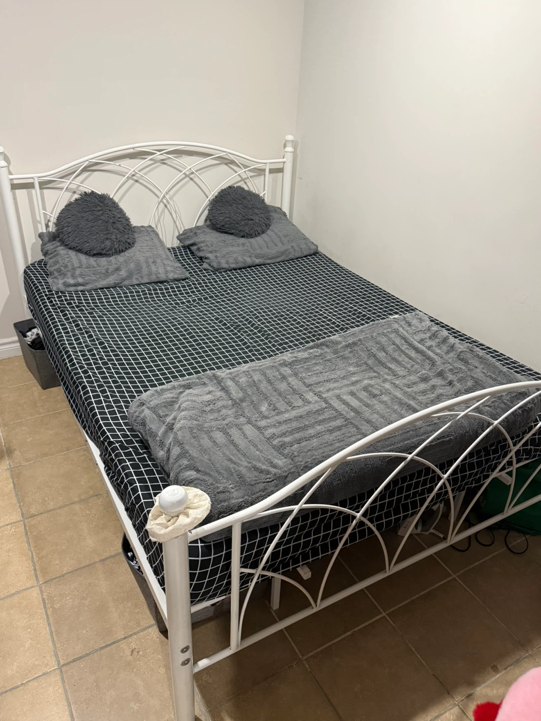 Queen Size White Metal Bed Frame - photo 2