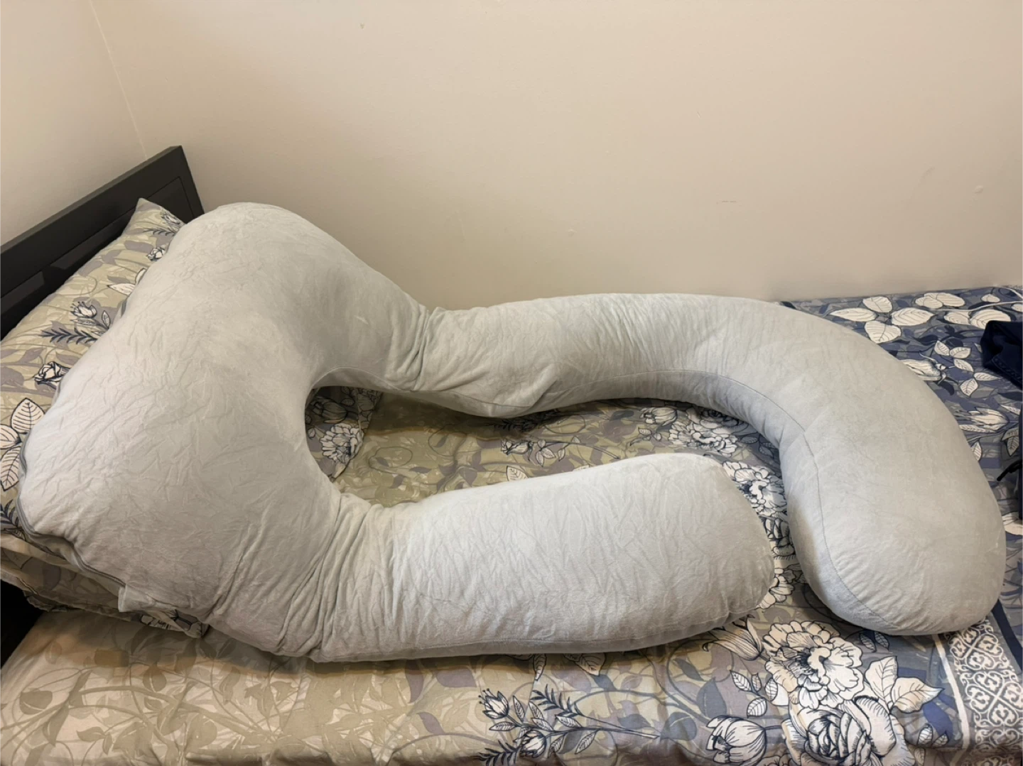 Grey U-Shaped Full Body Pregnancy Pillow - photo 2
