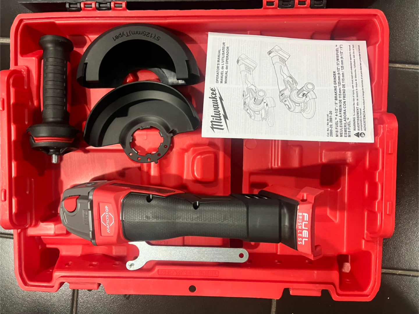 Milwaukee M18 FUEL 4-1/2" Braking Angle Grinder Kit - photo 4