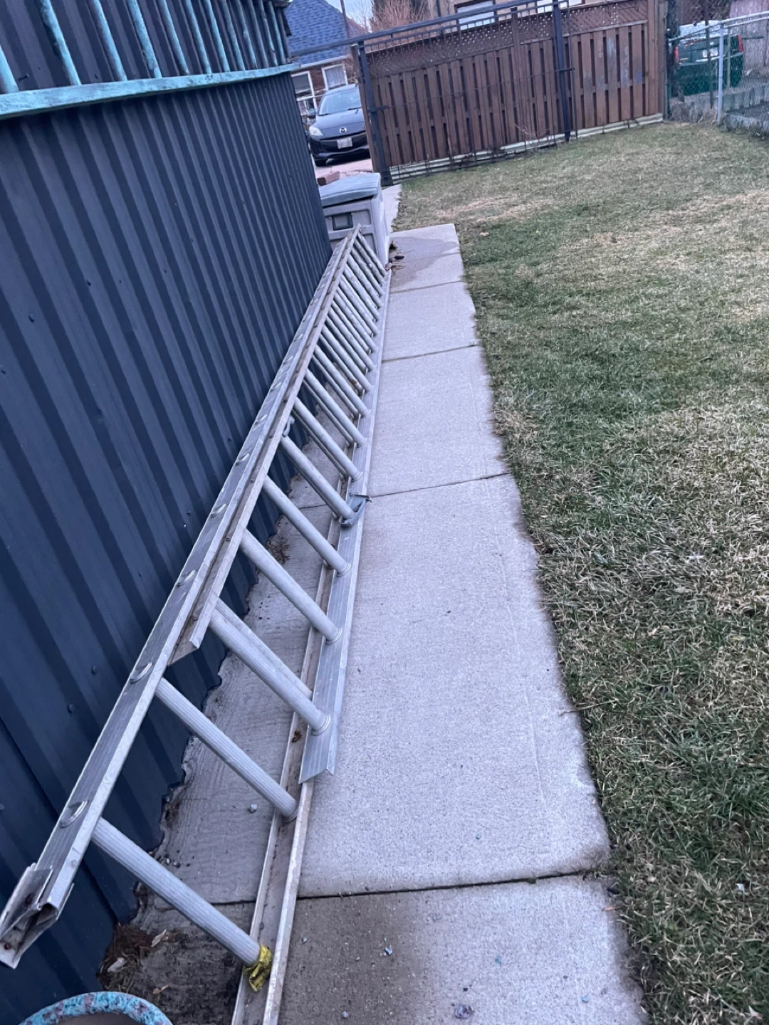 Aluminum Extension Ladder - photo 3