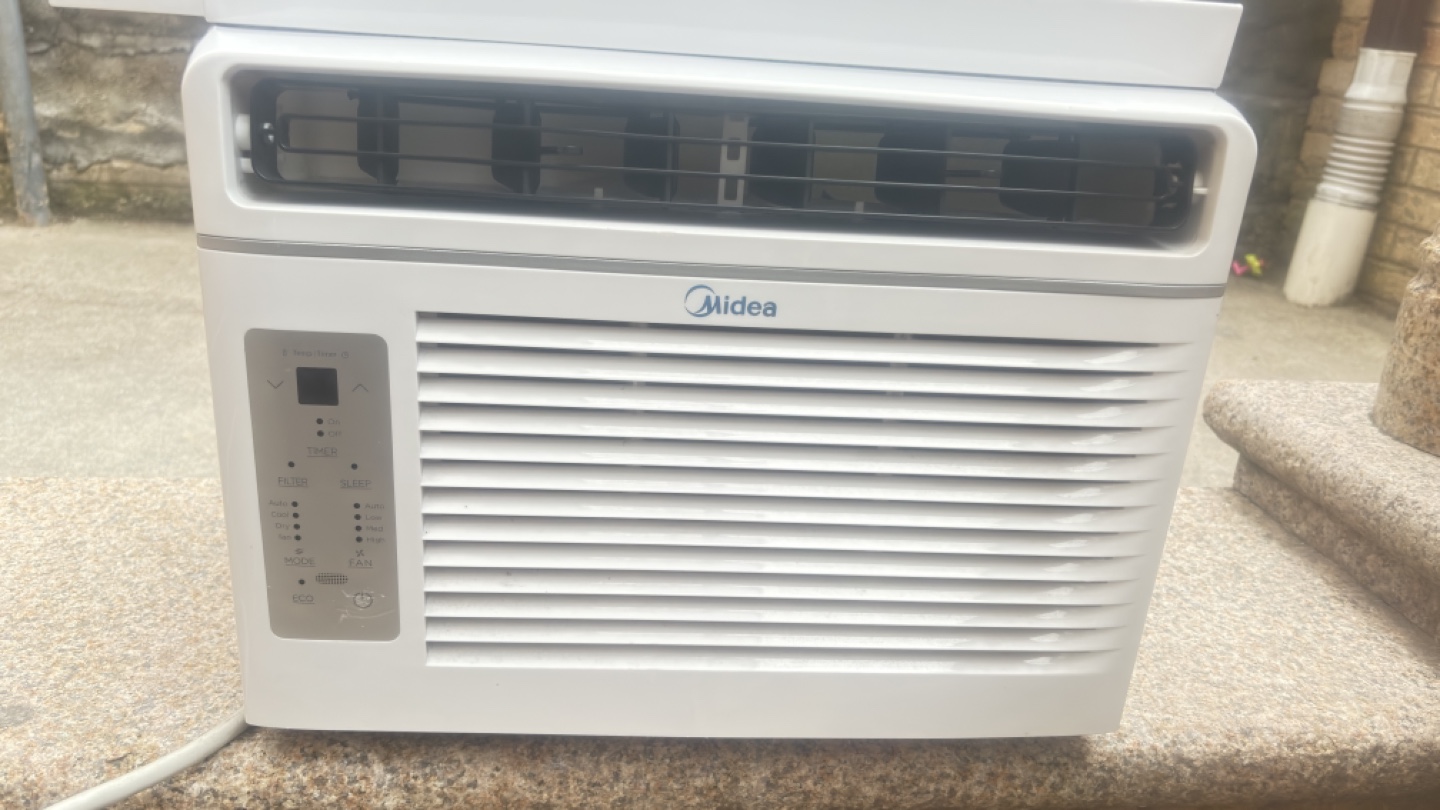 Midea Window Air Conditioner - photo 4