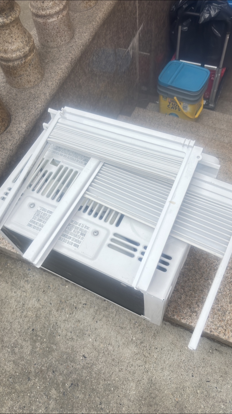 Midea Window Air Conditioner - photo 3