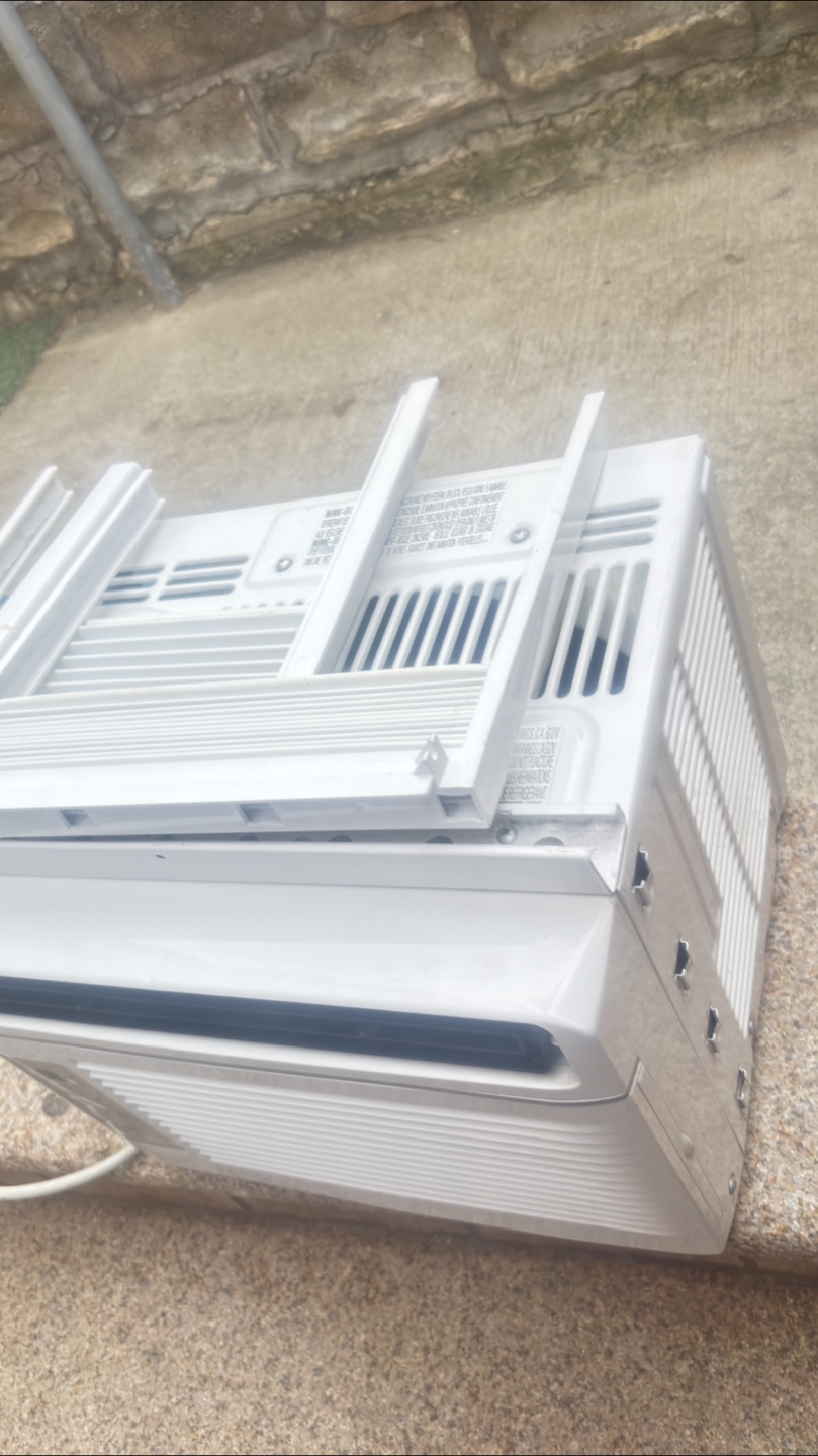 Midea Window Air Conditioner - photo 2