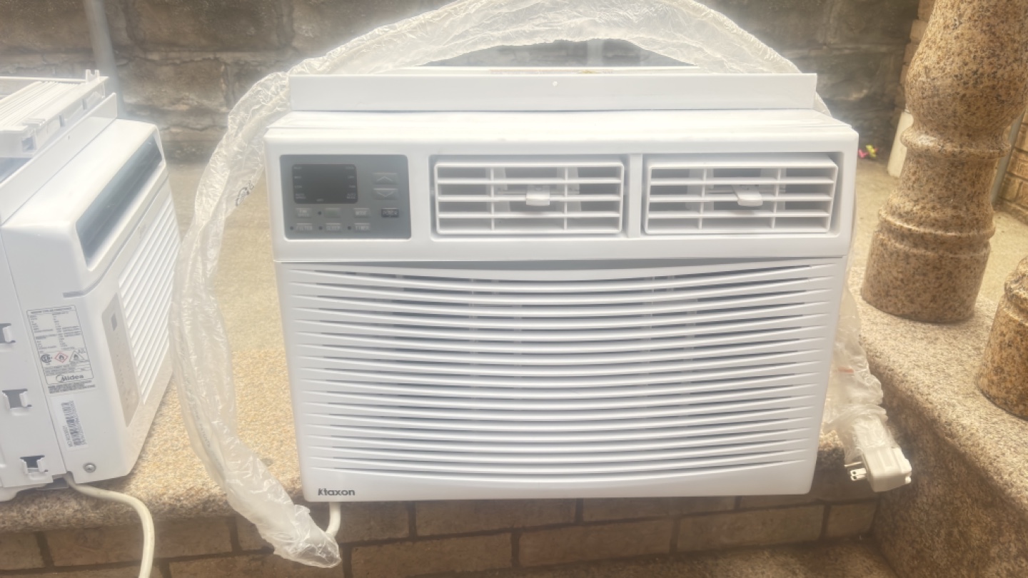 Midea Window Air Conditioner - photo 4