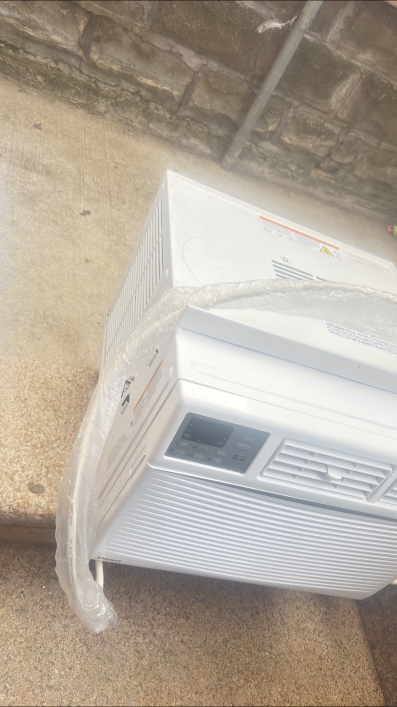 Midea Window Air Conditioner - photo 2