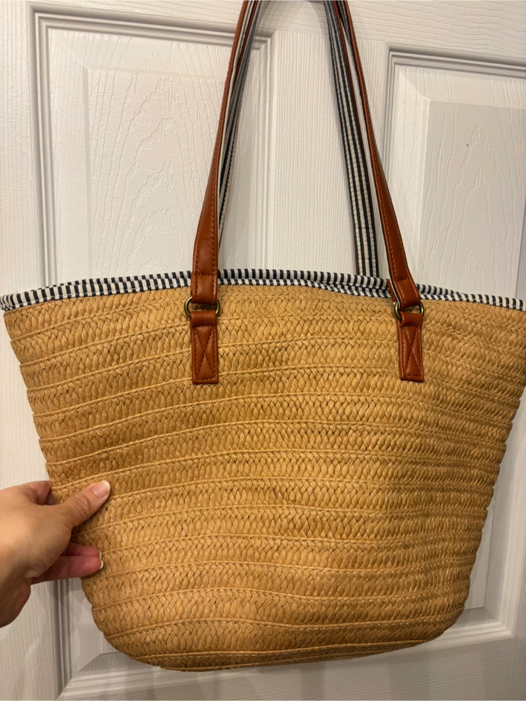 Straw Tote Bag with Faux Leather Straps - photo 5