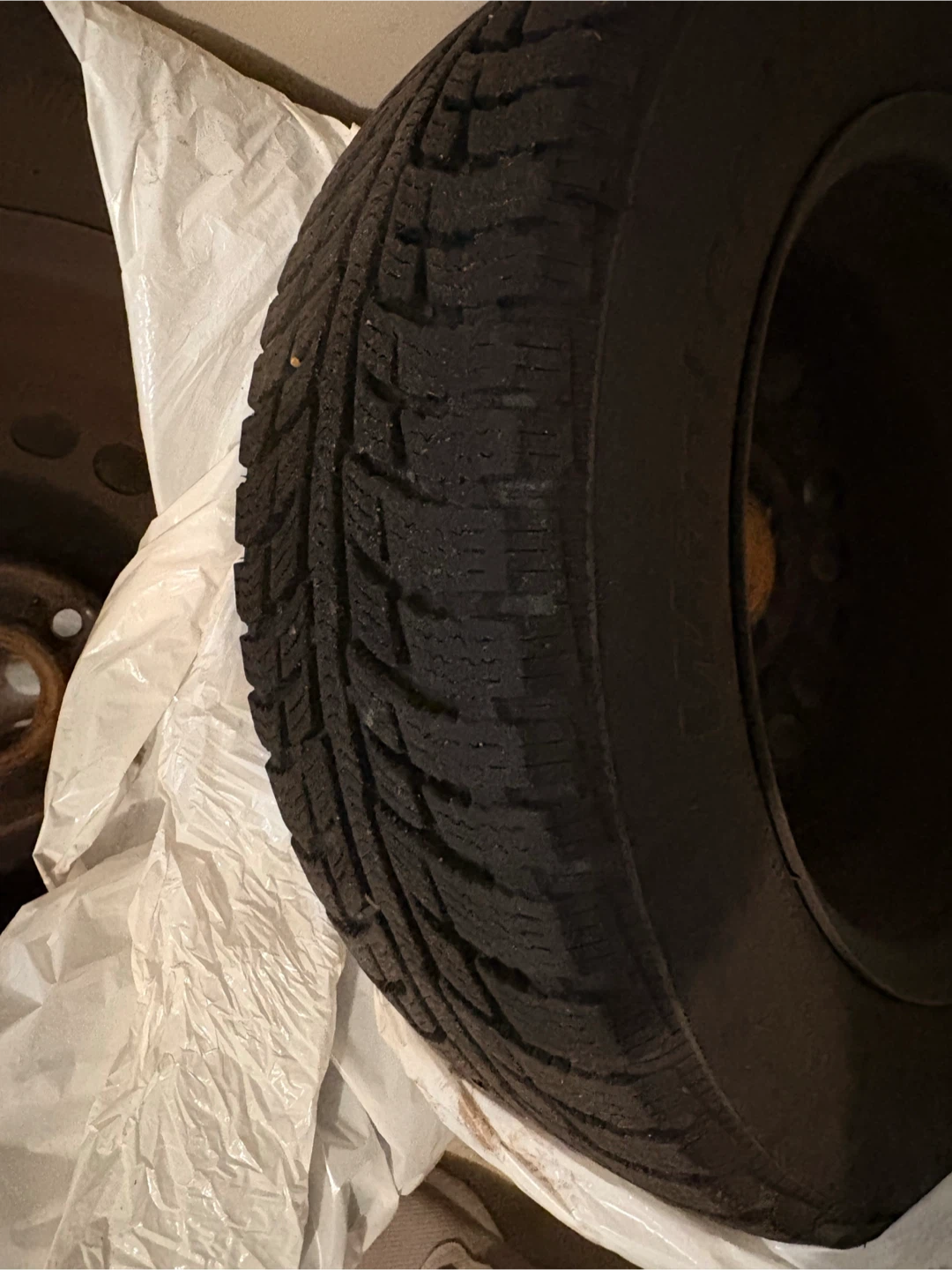 BF Goodrich Winter Tires on Rims - 195/65R15 - photo 5