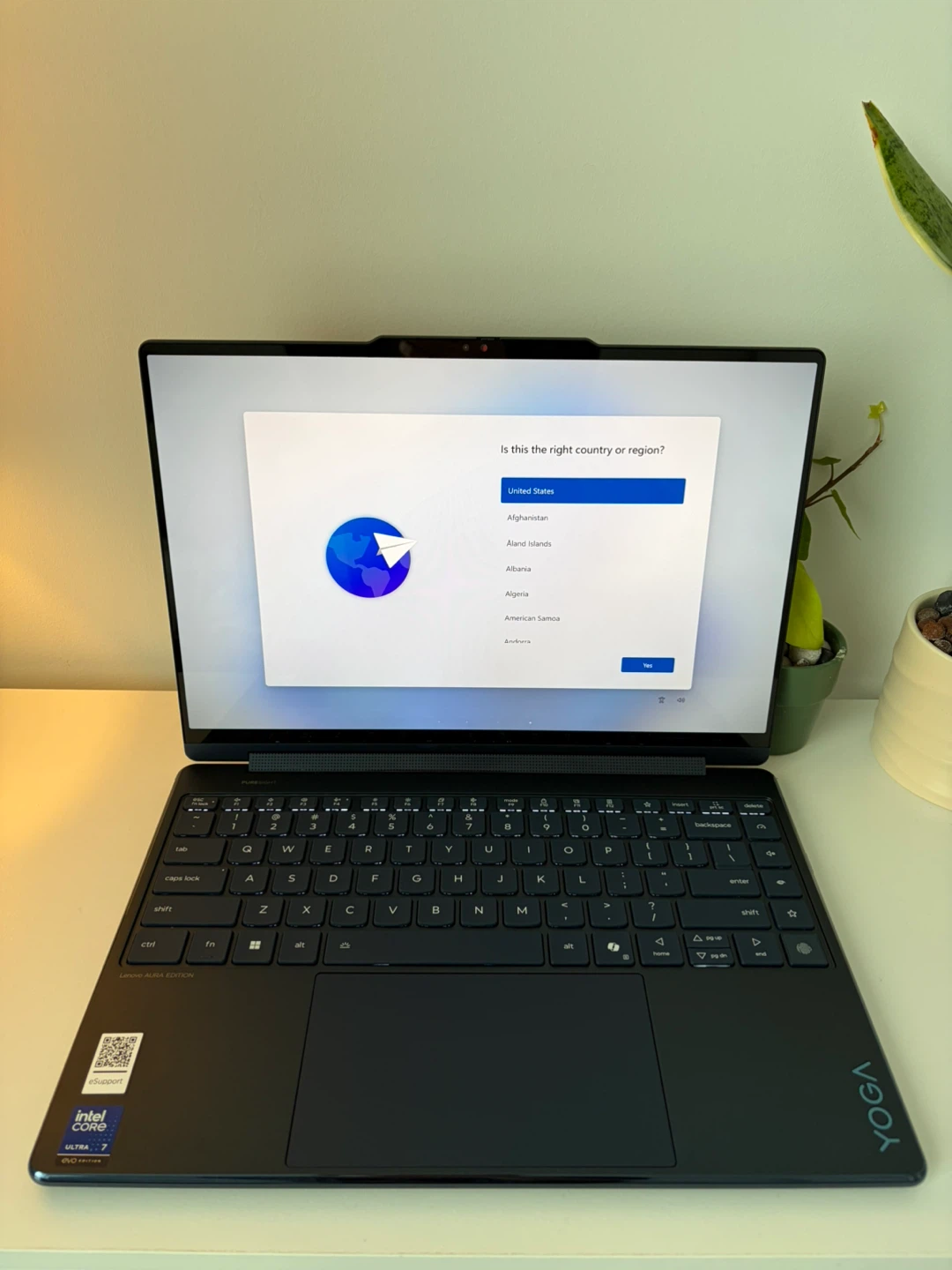 Lenovo Yoga 9i 14" Touchscreen 2-in-1 Laptop - photo 2