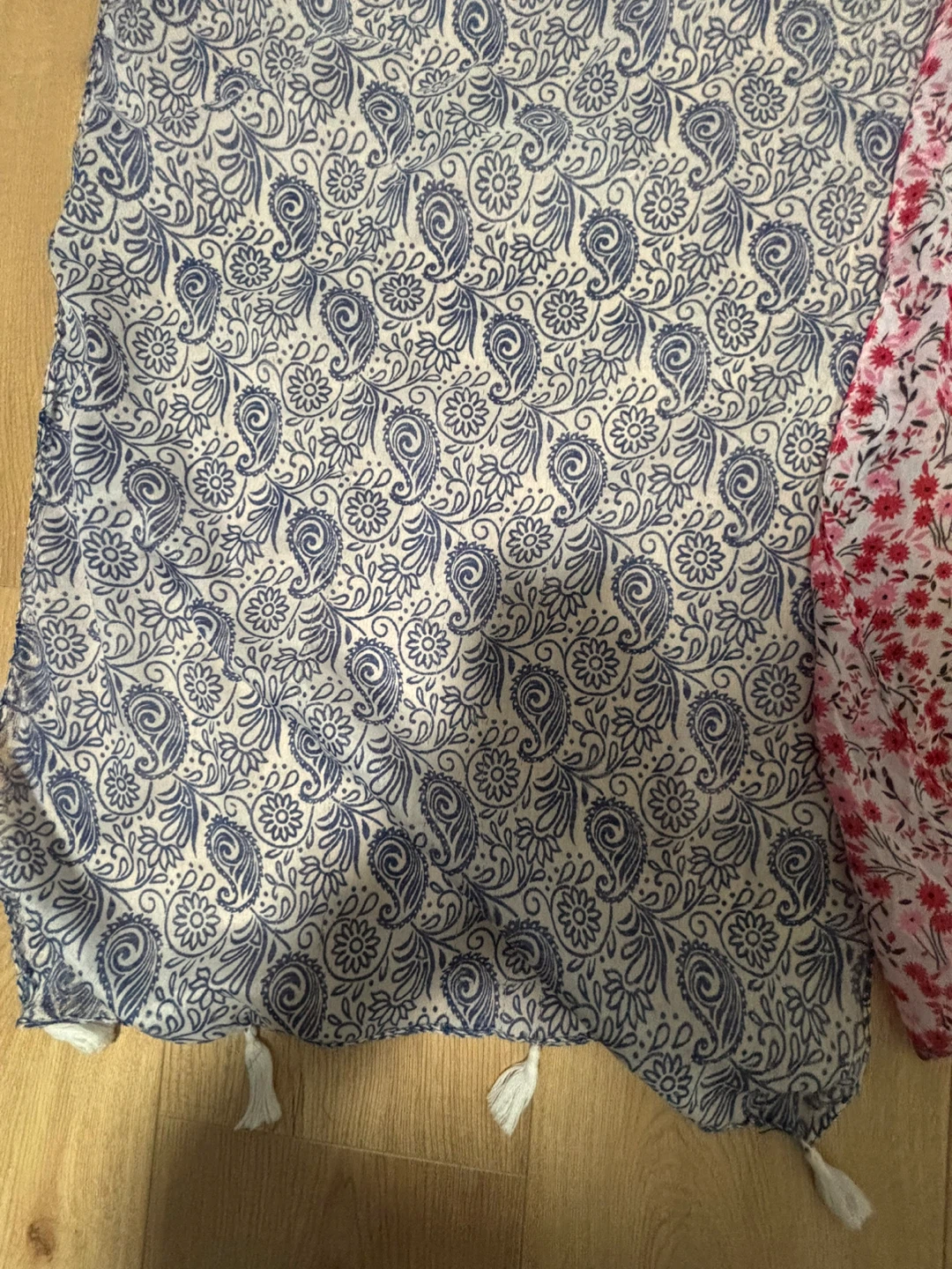 Two Scarves - Blue Paisley and Pink Floral 10$ - photo 3