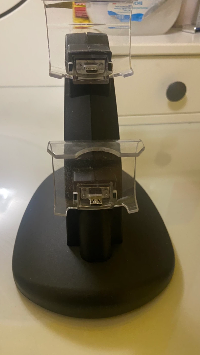 PS4 CHARGING STAND - photo 3