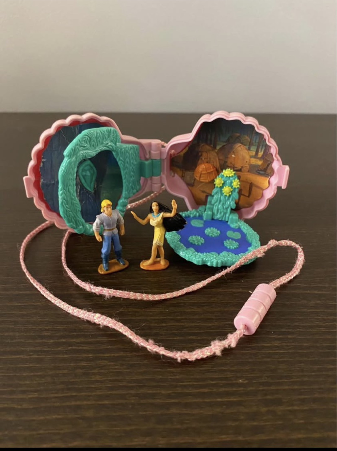 90s Disney Pocahontas Polly Pocket playset with figures - photo 2