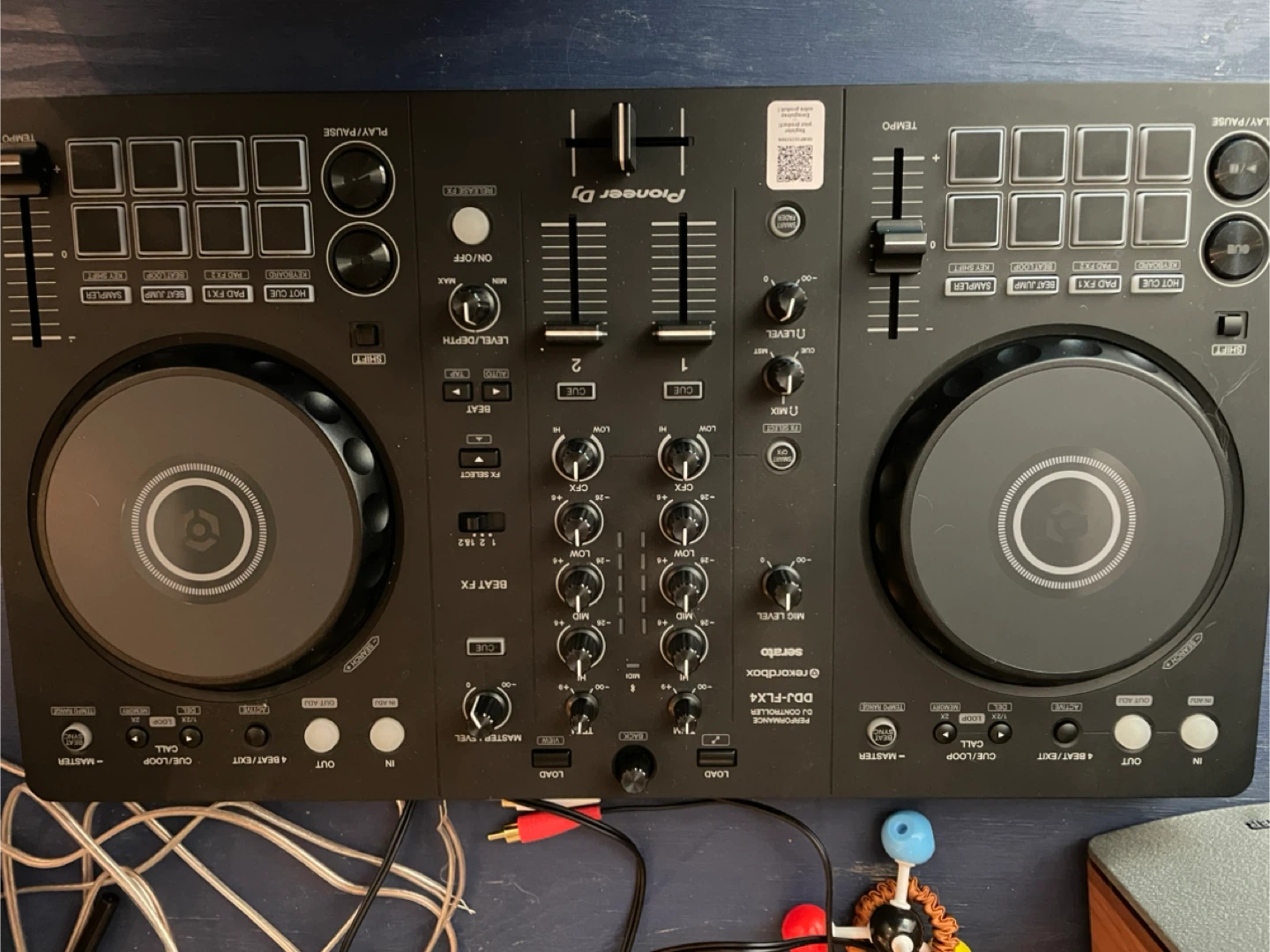 Pioneer DJ DDJ-FLX4 DJ Controller with Travel Bag