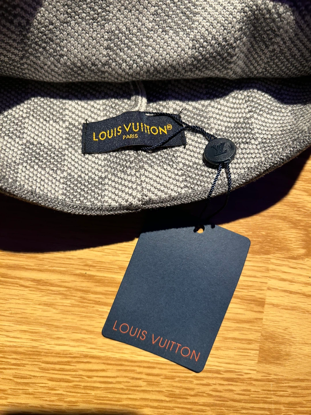 Tuque Louis Vuitton noire neuve avec étiquette