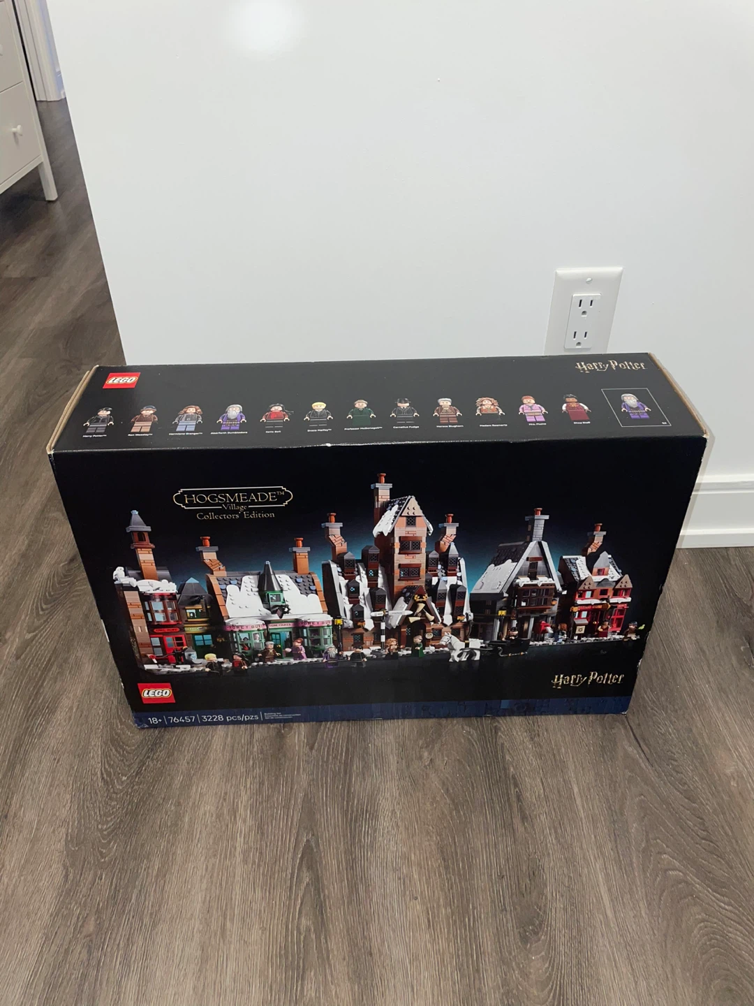 LEGO Harry Potter Hogsmeade Village Collectors' Edition - photo 3