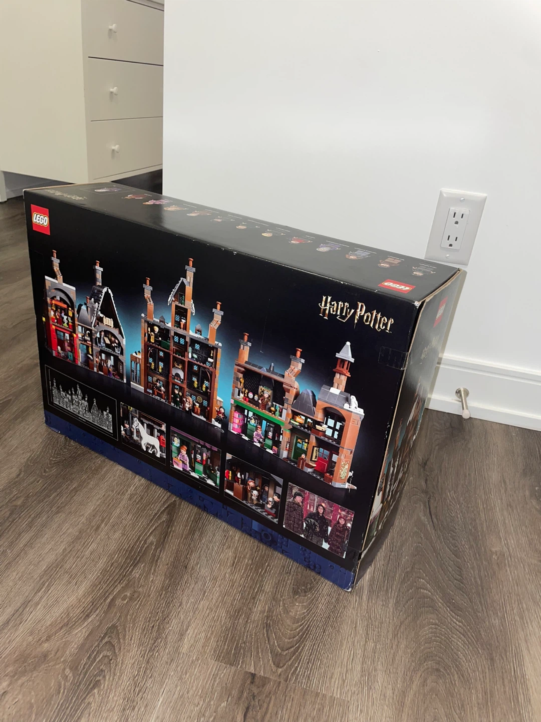 LEGO Harry Potter Hogsmeade Village Collectors' Edition - photo 4