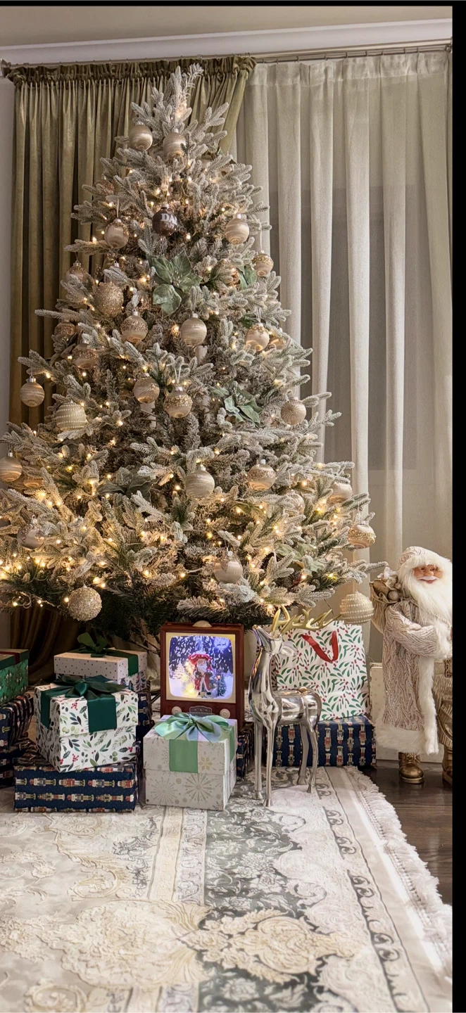 7.5ft Ginebra Snowy Christmas Tree with Lights