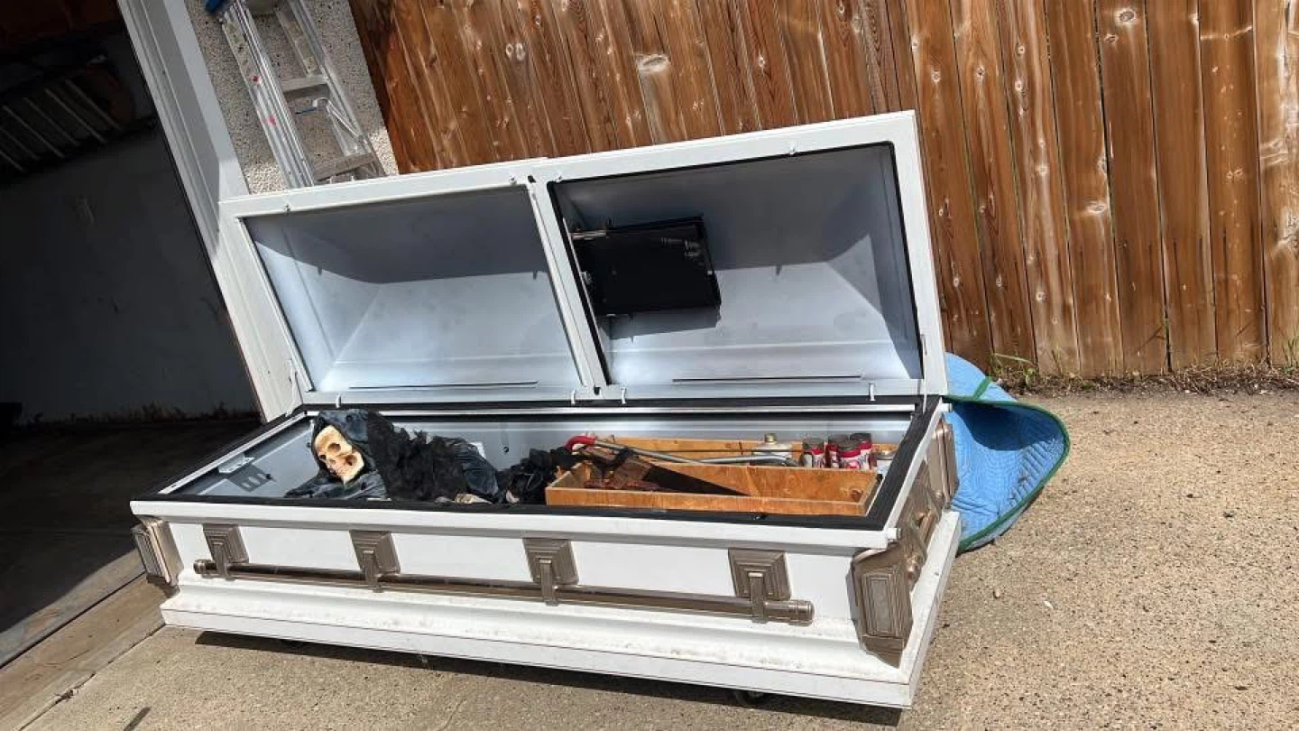 Full-Size Casket | Halloween / Haunted House / Film Use