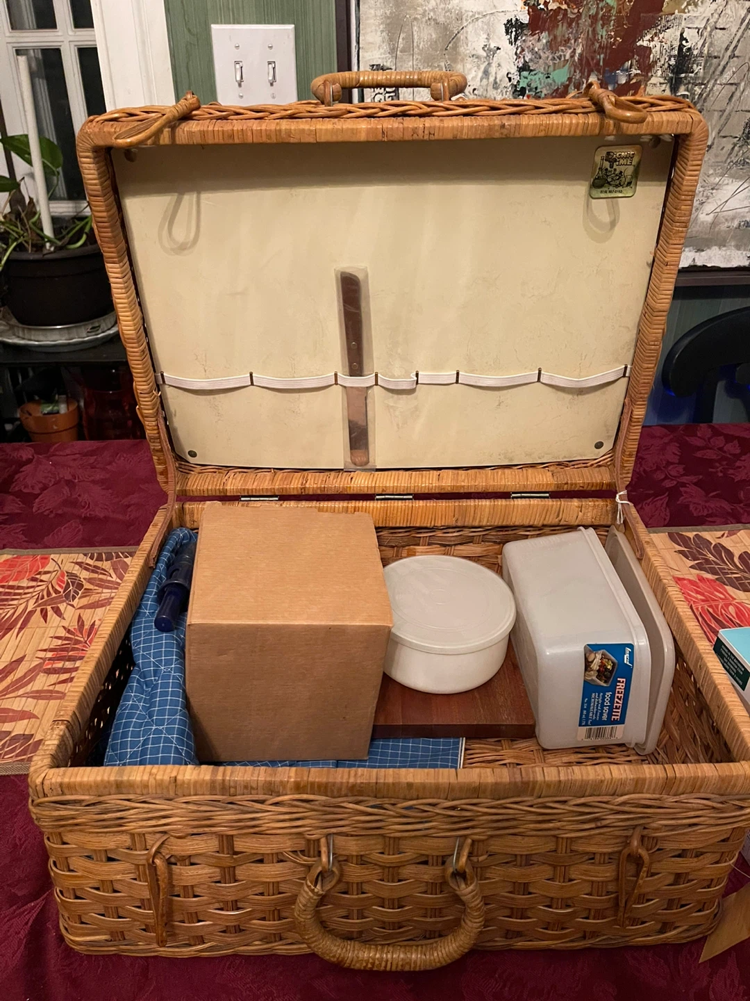 Vintage Wicker Picnic Basket Set - photo 2