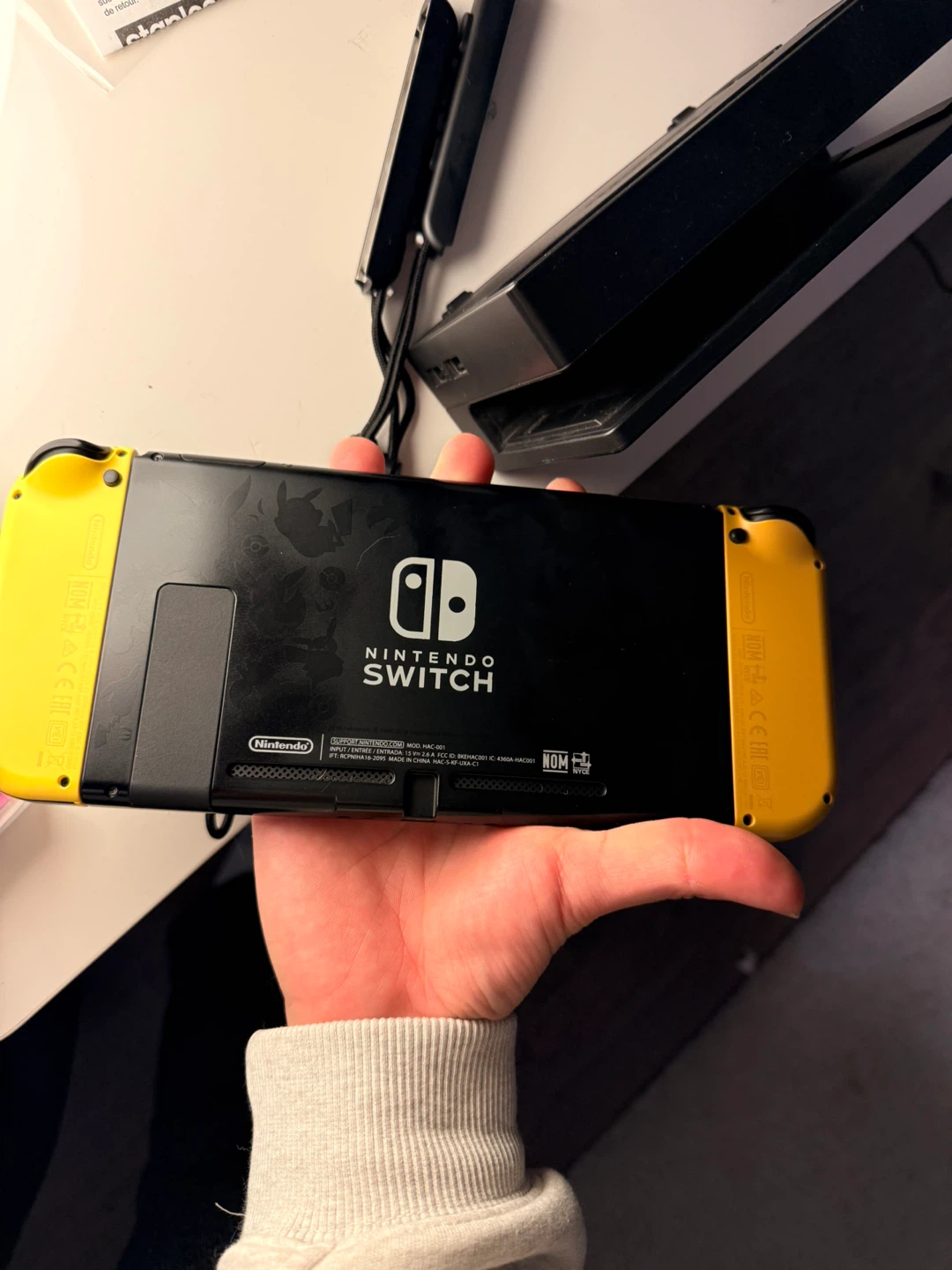 Nintendo switch Pokemon Lets go edition - photo 4