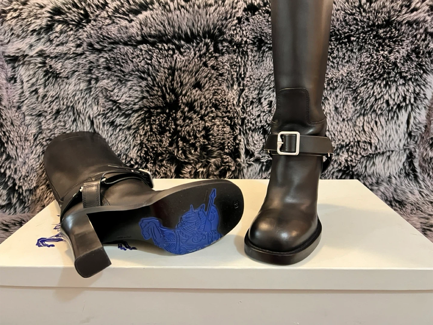 Burberry Calf Leather High Knee Boots. Size 39 - photo 4