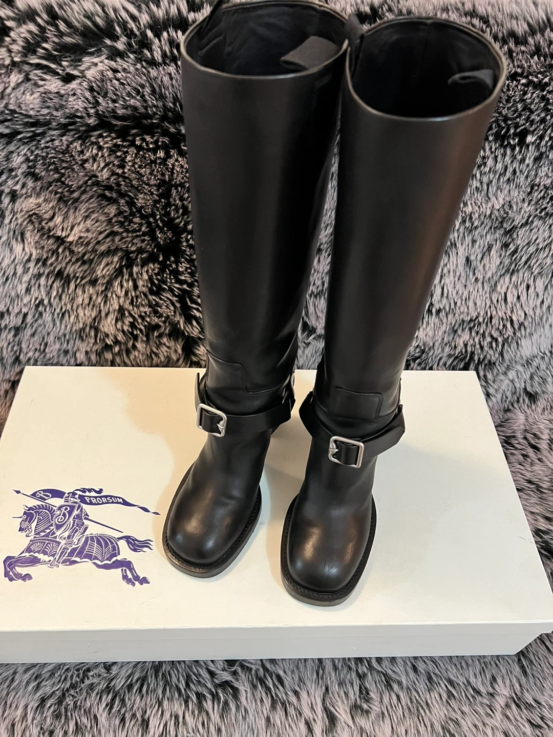 Burberry Calf Leather High Knee Boots. Size 39 - photo 2