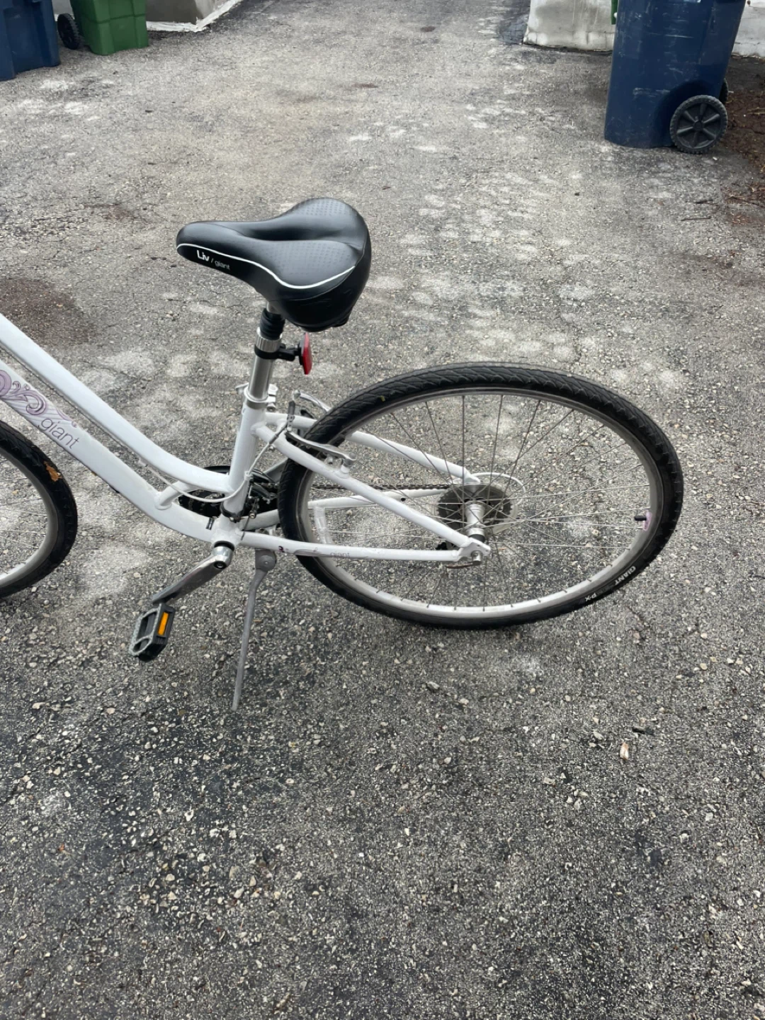 Giant Flourish 2 Women's Hybrid Bike - photo 3