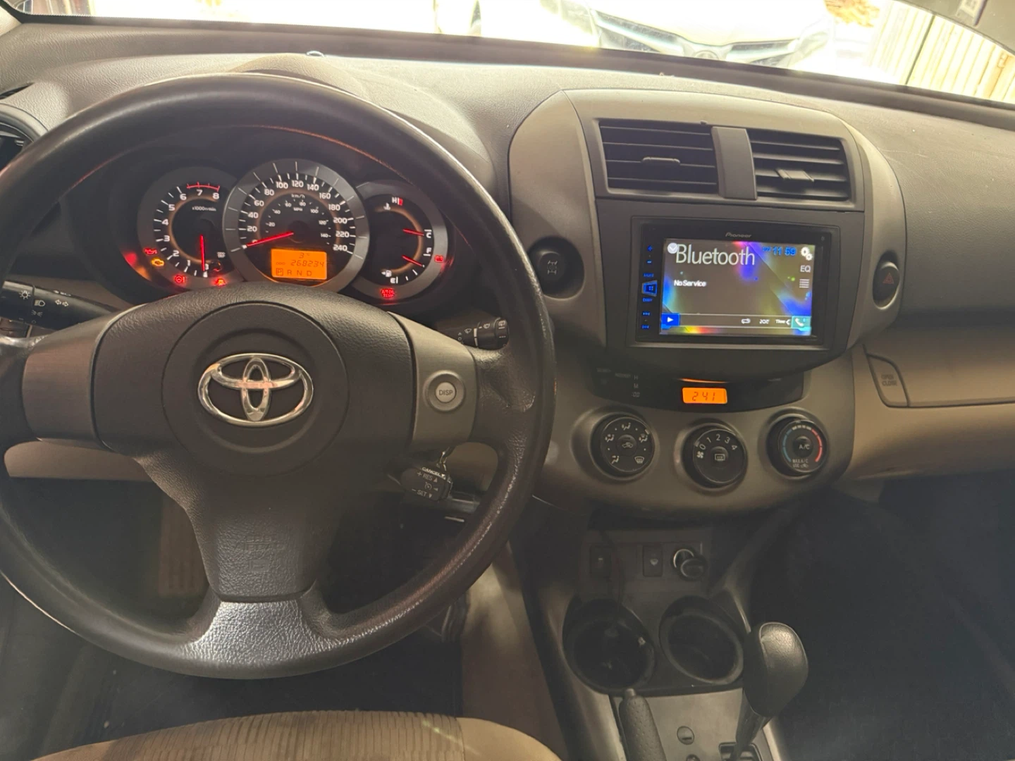 Toyota RAV4 SUV - photo 5