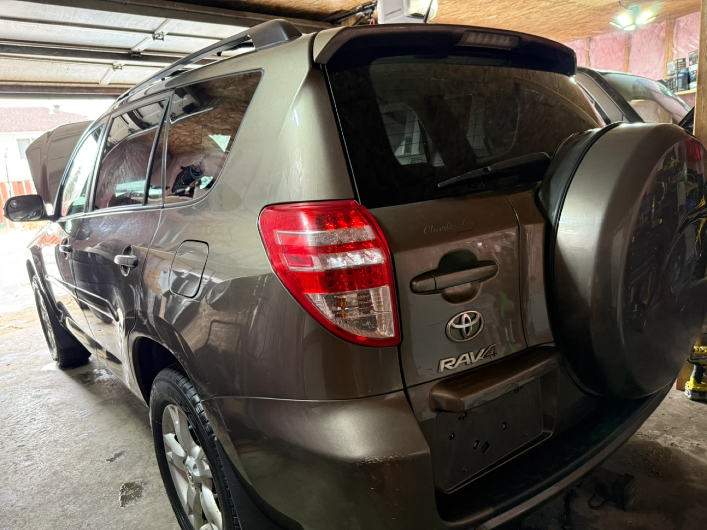 Toyota RAV4 SUV - photo 2