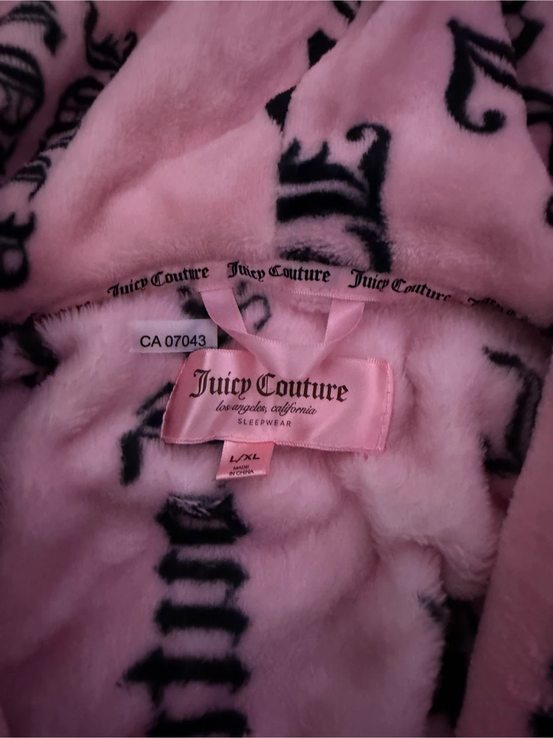 Juicy Couture Plush Robe - photo 2