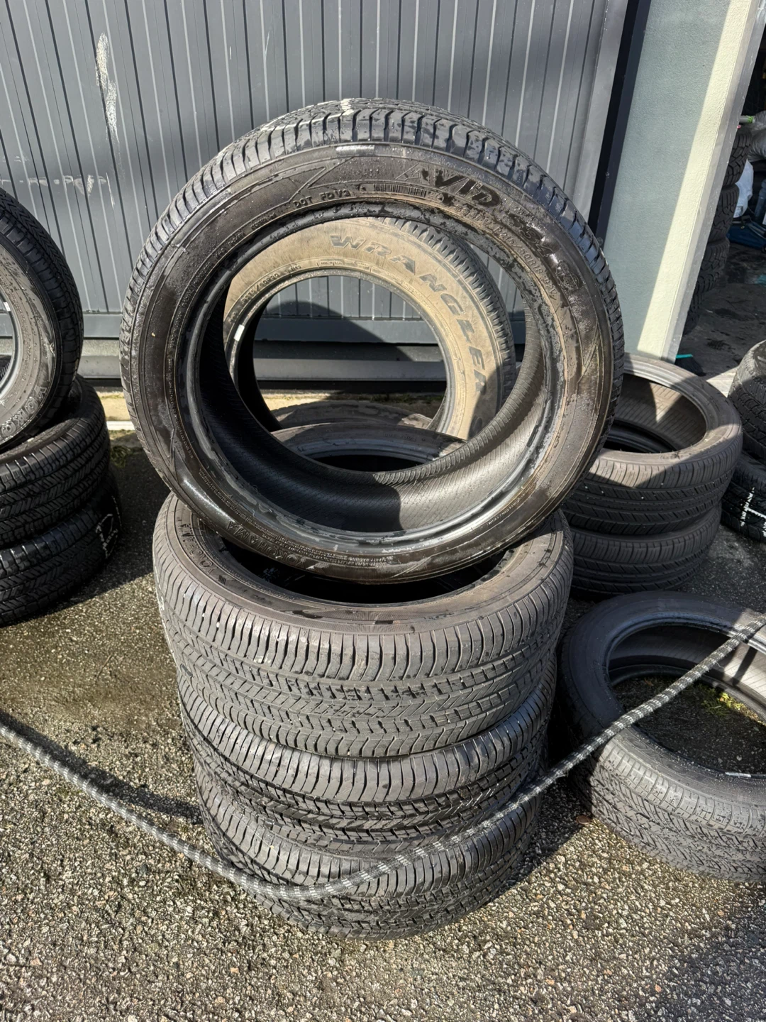 Yokohama Avid S34   P215-50R18- 92V