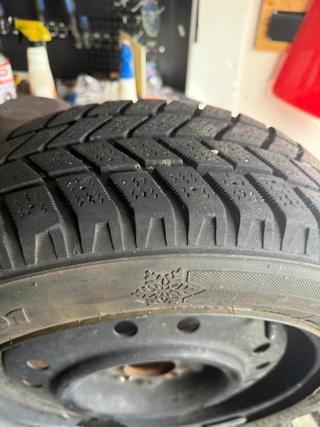 Hankook i*Pike RC01 Winter Tire 205/55R16 91T - photo 4