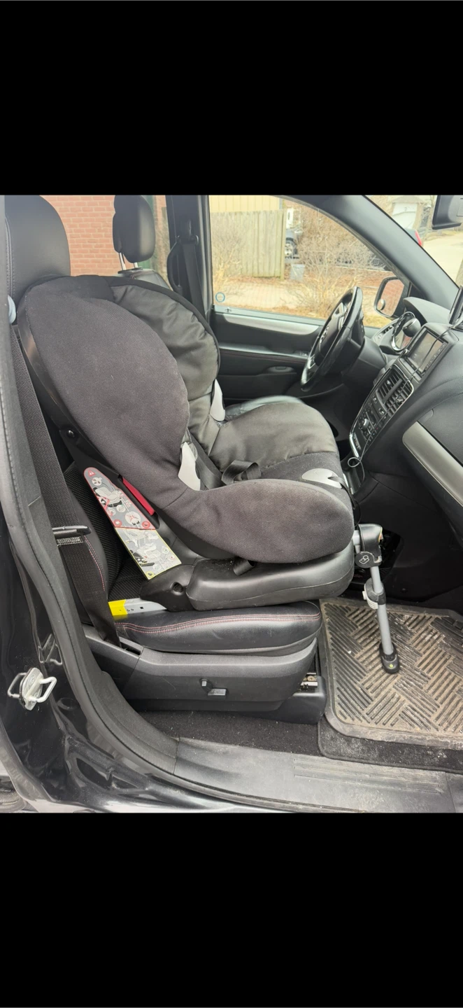 Maxi-Cosi Carseat with Load Leg Stability - photo 2