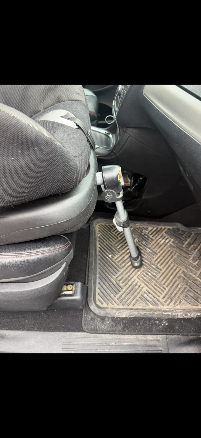 Maxi-Cosi Carseat with Load Leg Stability - photo 3
