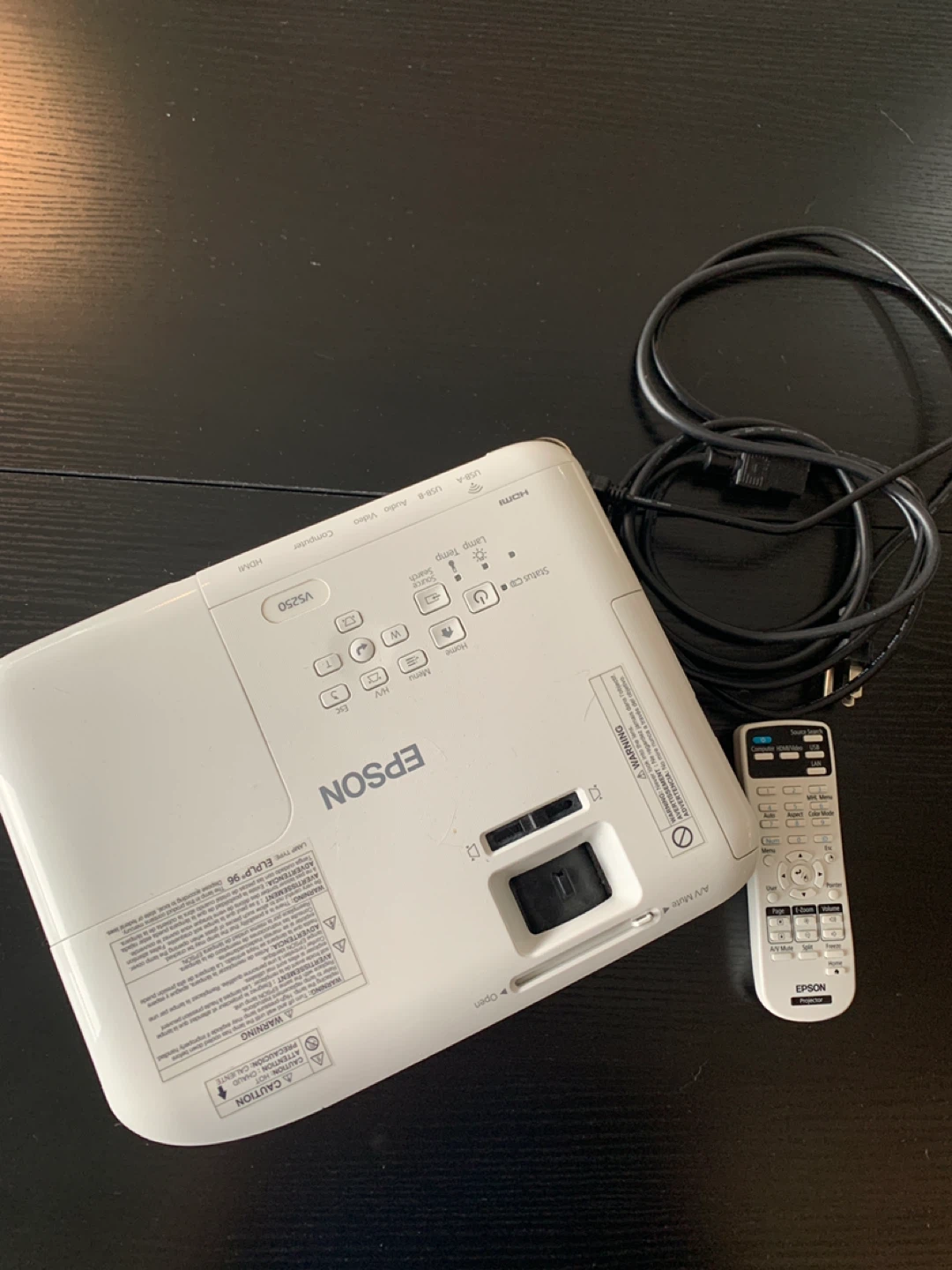 ‼️MOVING SALE‼️Epson VS250 Projector with Remote