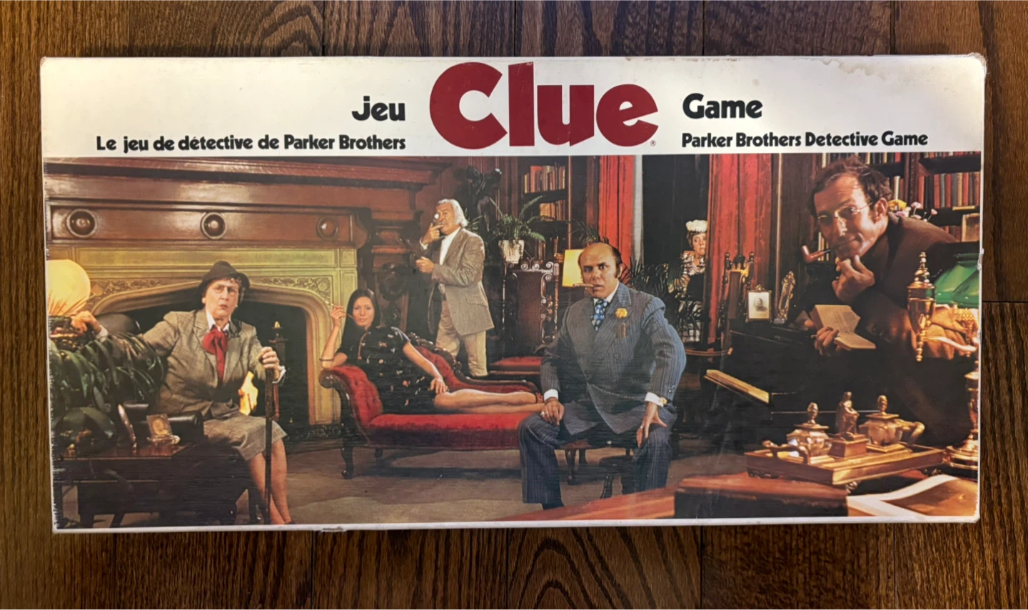 1972 Vintage CLUE board game - complete & bilingual