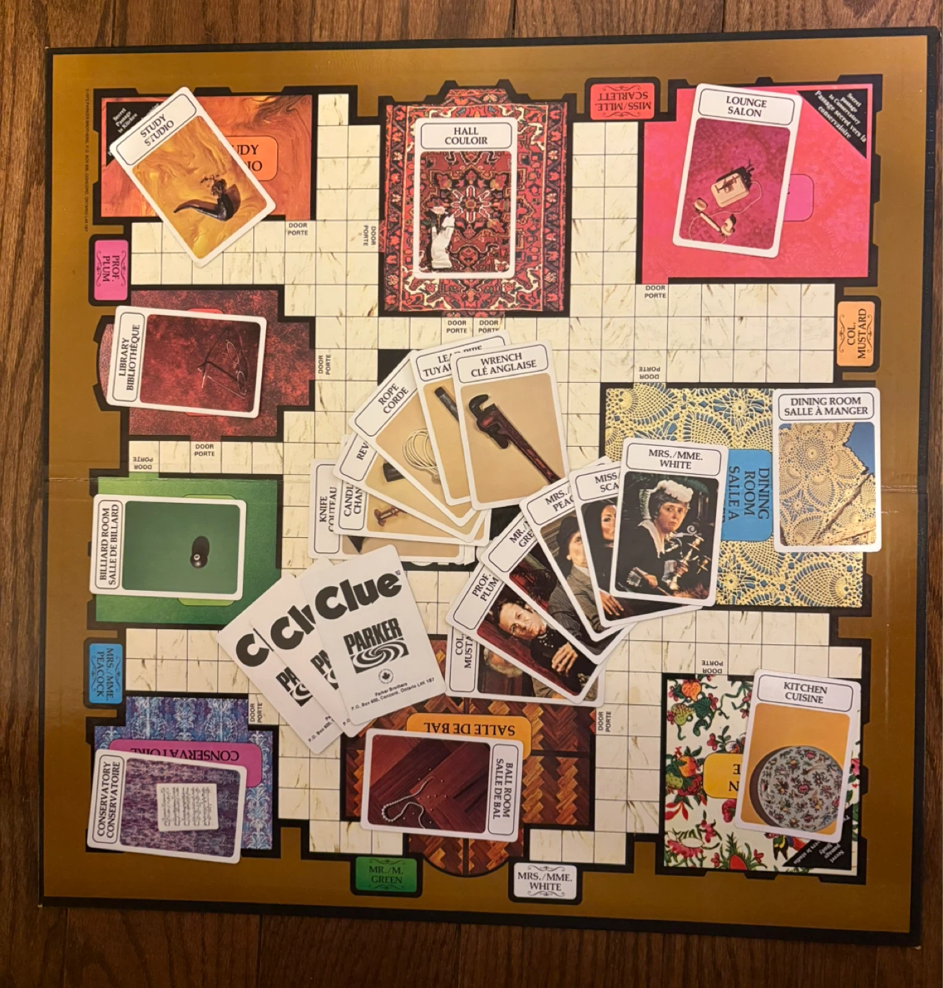 1972 Vintage CLUE board game - complete & bilingual - photo 3