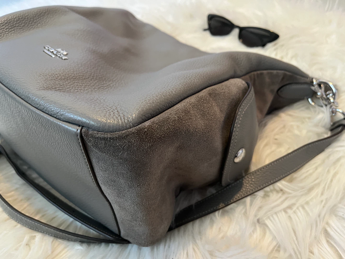 Authentic Coach Grey Pebbled Leather & Suede Crossbody Bag - photo 3