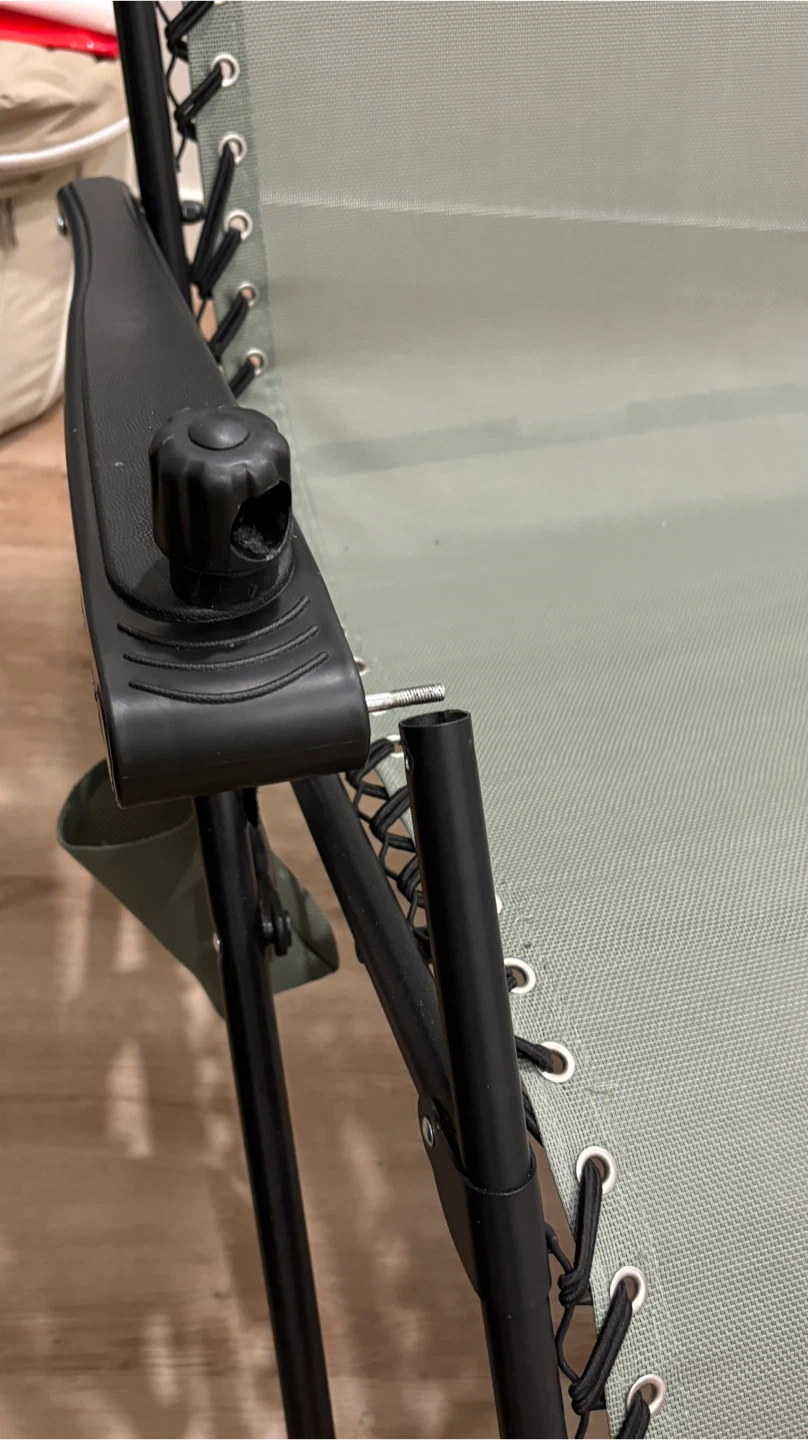 Zero Gravity Chair(one of the armrests come off)