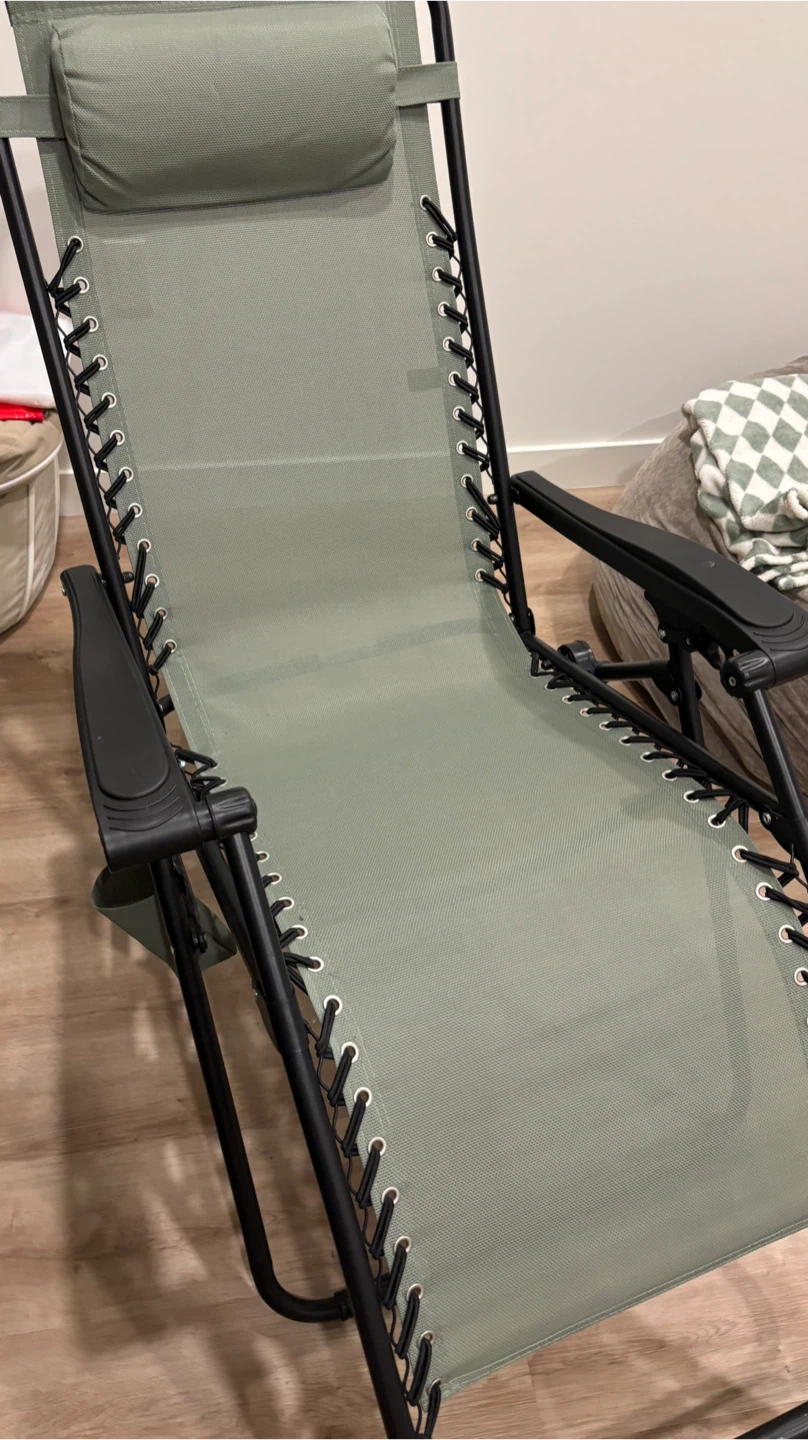 Zero Gravity Chair(one of the armrests come off) - photo 2