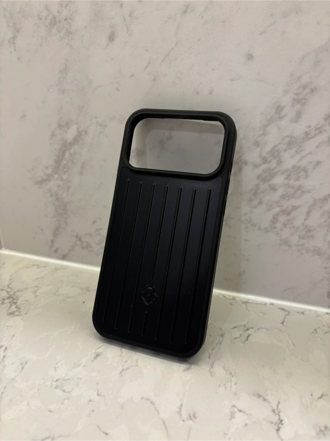 Rimowa iPhone 17 Pro / Pro Max cases - photo 4