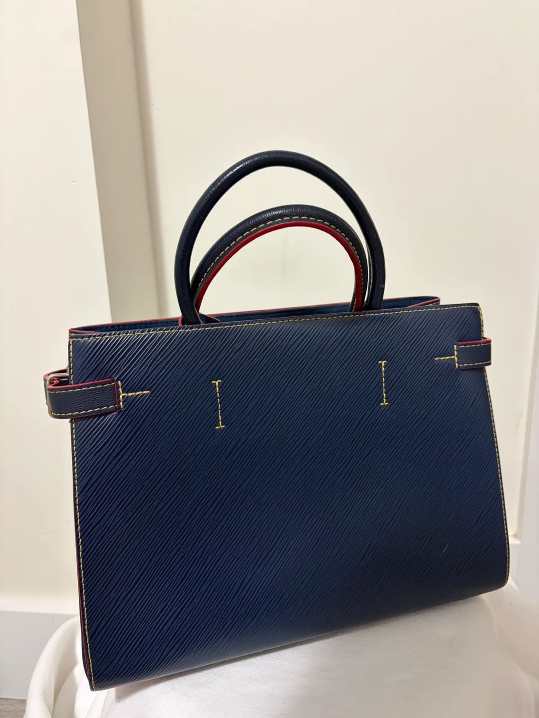 Louis Vuitton Navy Epi Leather Twist Tote - photo 4