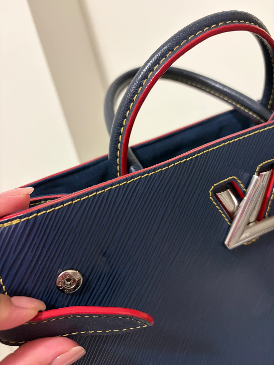 Louis Vuitton Navy Epi Leather Twist Tote - photo 3