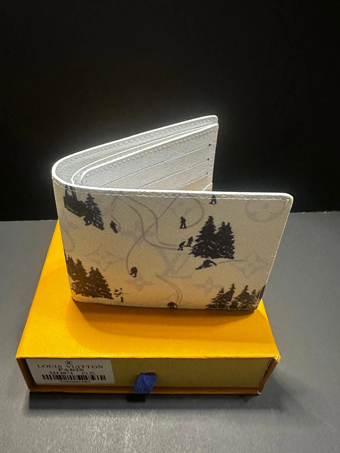lv wallet ski white - photo 2