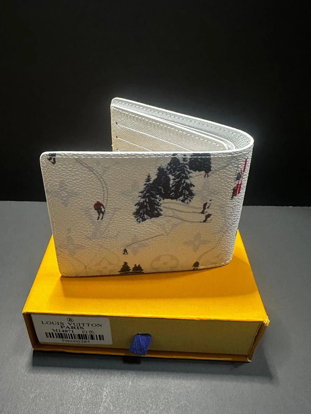 lv wallet ski white - photo 3