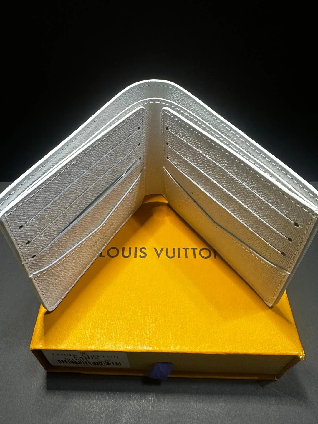 lv wallet ski white - photo 4
