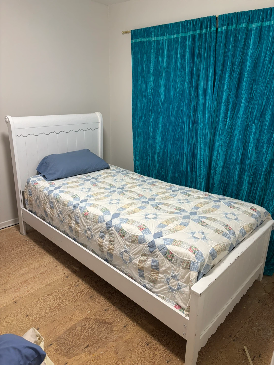 White Sleigh Twin Bed Frame - photo 2